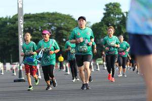 BIB: 0151, 079
                            <button type="button" onclick="openModal(5173031)" class="btn btn-primary btn-sm float-right btn-popup" data-toggle="modal" data-target=".modal-high-quality">
                        <i class="fas fa-shopping-cart"></i> Add to Cart
                    </button>
                                            <button type="button" onclick="isThisMe(5173031, true)" class="btn btn-success btn-sm float-right btn-popup btn-isme hidden" data-toggle="tooltip" data-placement="bottom" title="นี่คือรูปของคุณใช่ไหม คลิกที่นี่เพื่อเอาเข้าอัลบั้ม">
                        <i class="fas fa-plus"></i> Add to album
                    </button>
                    <button type="button" onclick="isThisMe(5173031, false)" class="btn btn-warning btn-sm float-right btn-popup btn-isnotme hidden">
                        <i class="fas fa-ban"></i> Remove from album
                    </button>